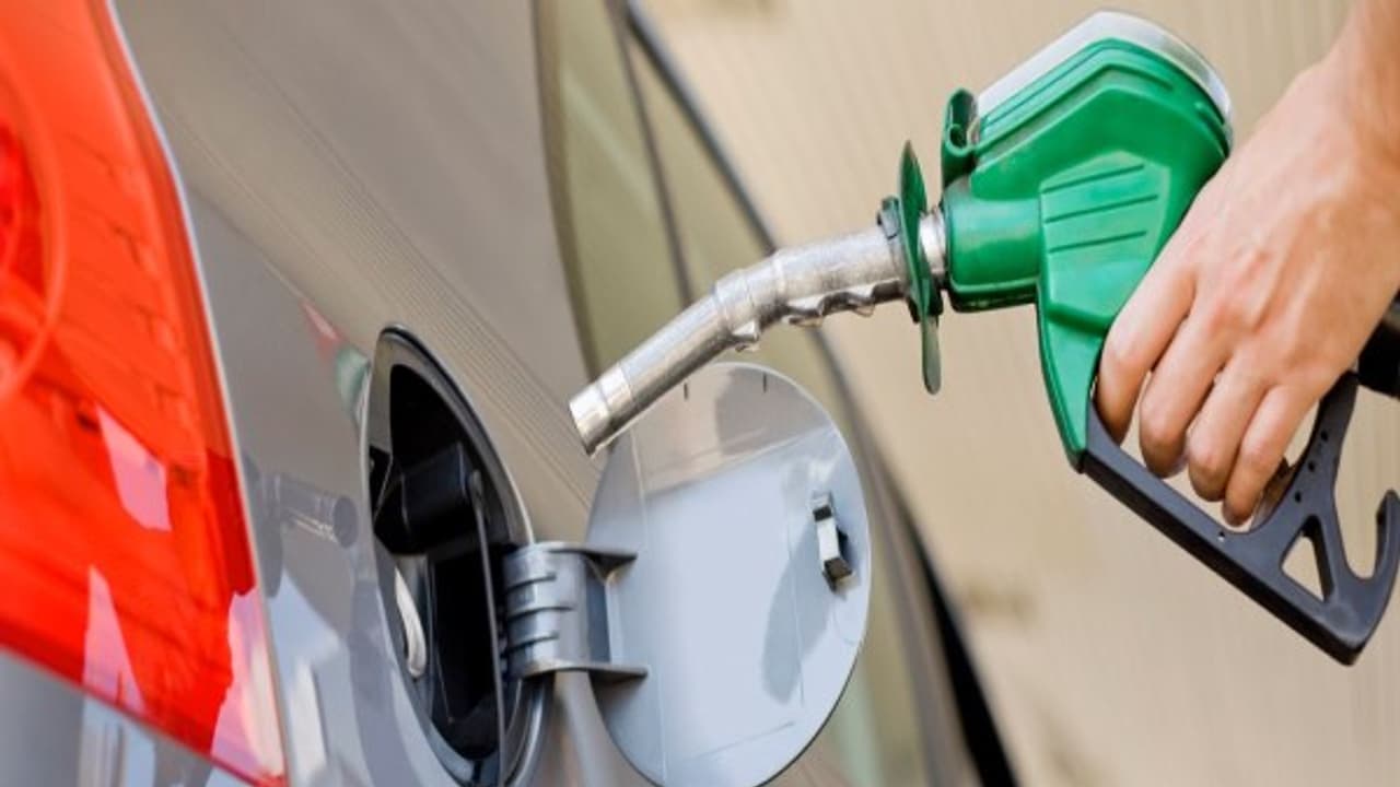 থমকালো পেট্রোলের দাম, মুখভার গাড়ি চালকদের থমকালো পেট্রোলের দাম, মুখভার গাড়ি চালকদের