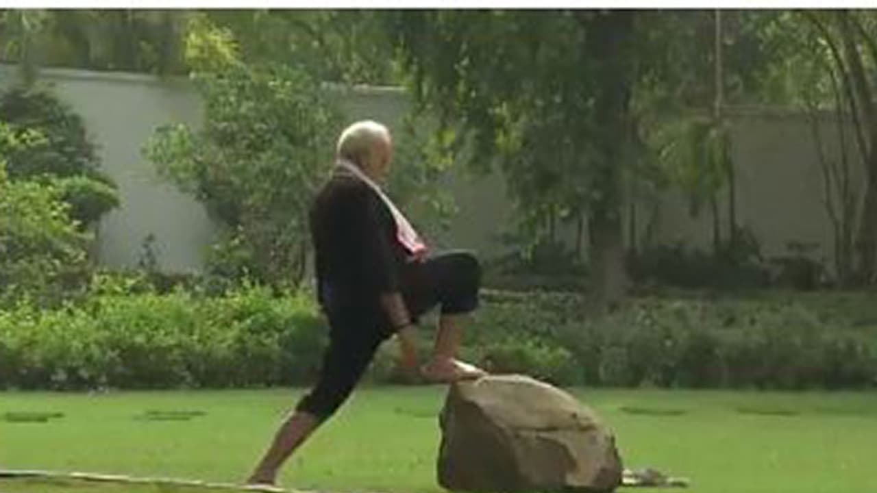 പഞ്ചഭൂതങ്ങള് ഉള്ക്കൊള്ളുന്ന വ്യായാമം; കോലിയുടെ വെല്ലുവിളി ഏറ്റെടുത്ത് പ്രധാനമന്ത്രി പഞ്ചഭൂതങ്ങള് ഉള്ക്കൊള്ളുന്ന വ്യായാമം; കോലിയുടെ വെല്ലുവിളി ഏറ്റെടുത്ത് പ്രധാനമന്ത്രി