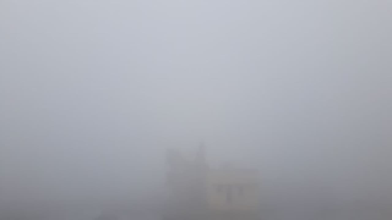 தில்லிக்குப் போட்டியாக... சென்னை, புறநகர்ப் பகுதிகளில் கடும் பனிமூட்டம்... திணறிய ஜிஎஸ்டி சாலை தில்லிக்குப் போட்டியாக... சென்னை, புறநகர்ப் பகுதிகளில் கடும் பனிமூட்டம்... திணறிய ஜிஎஸ்டி சாலை