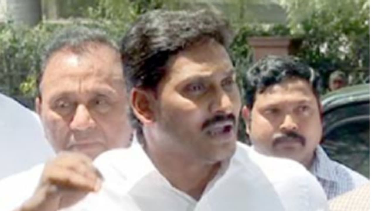 ఢిల్లీకి సీఎం: రాత్రికి హస్తినలోనే జగన్ బస ఢిల్లీకి సీఎం: రాత్రికి హస్తినలోనే జగన్ బస