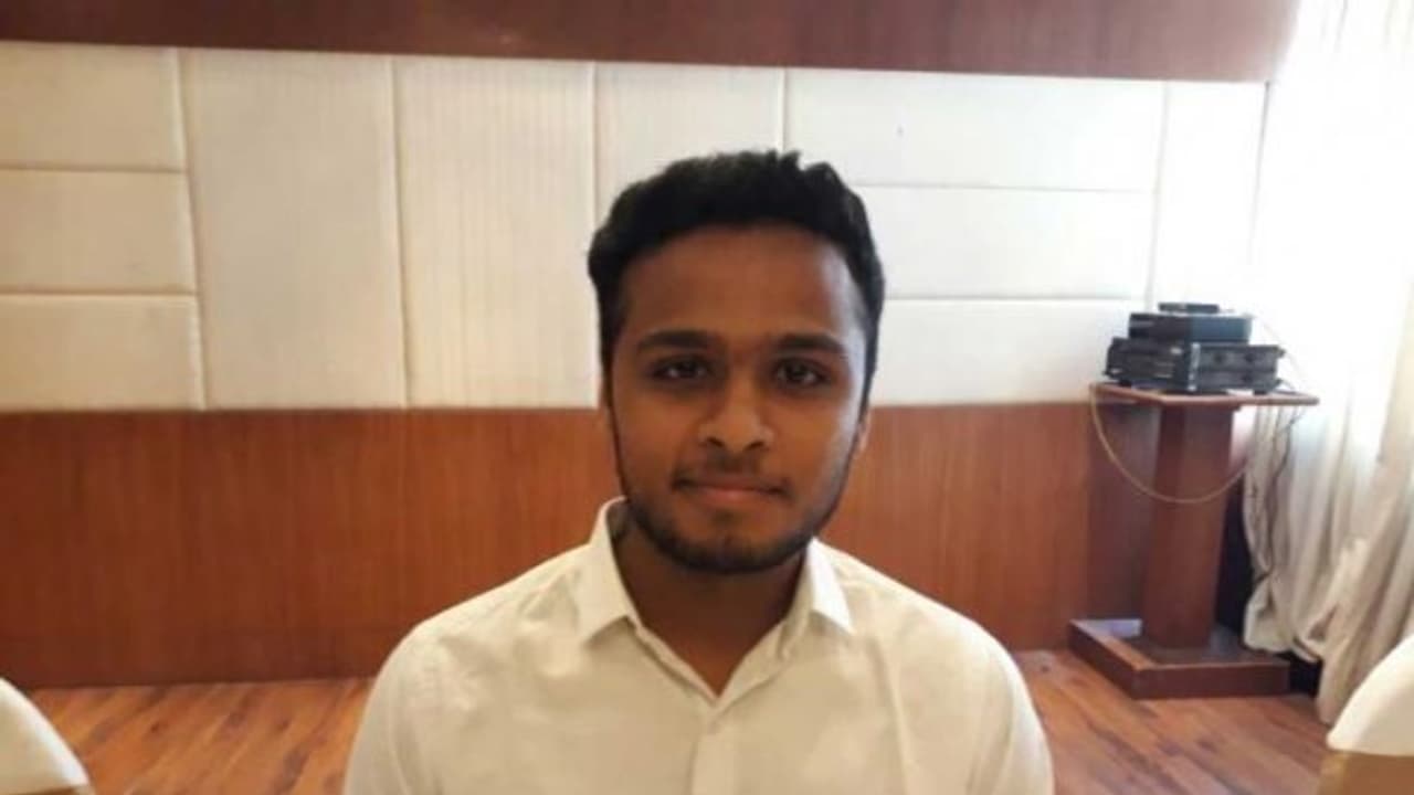 பணத்தின் அருமை அறிய ஒருமாத பாடம்… ஓட்டலில் வேலை செய்த கோடீஸ்வரரின் மகன்... பணத்தின் அருமை அறிய ஒருமாத பாடம்… ஓட்டலில் வேலை செய்த கோடீஸ்வரரின் மகன்...