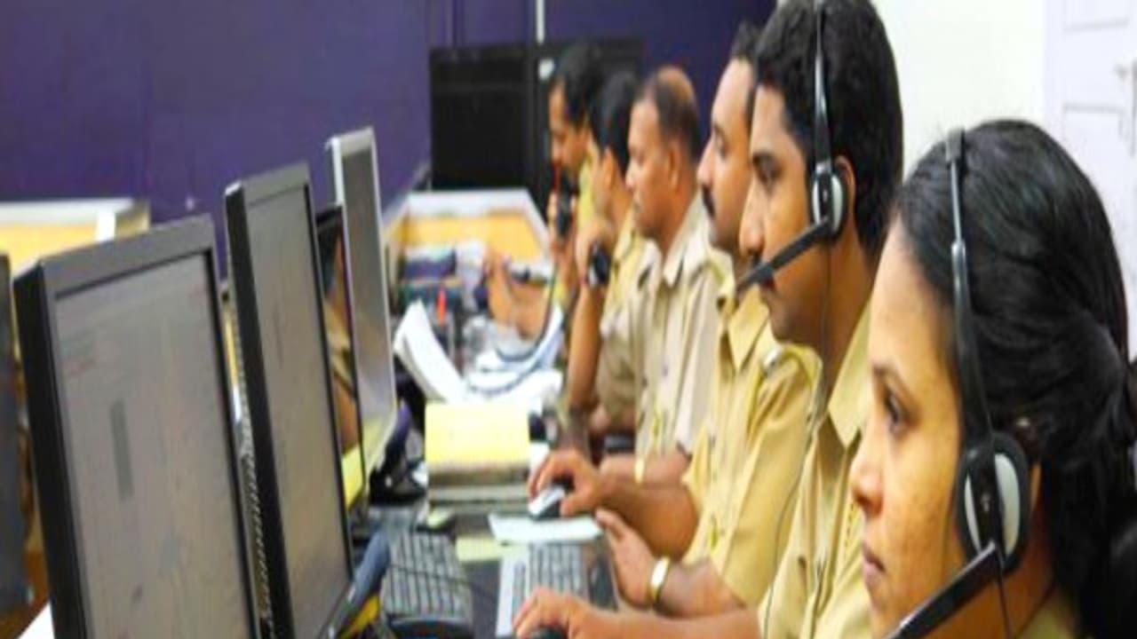 போலீஸ் ஸ்டேஷனே போக வேண்டாம்…. புகார் கொடுக்கலாம்… எஃப்ஐஆர் காப்பி வாங்கலாம்… தகவல் பெறலாம்…. இது எங்கே தெரியுமா? போலீஸ் ஸ்டேஷனே போக வேண்டாம்…. புகார் கொடுக்கலாம்… எஃப்ஐஆர் காப்பி வாங்கலாம்… தகவல் பெறலாம்…. இது எங்கே தெரியுமா?