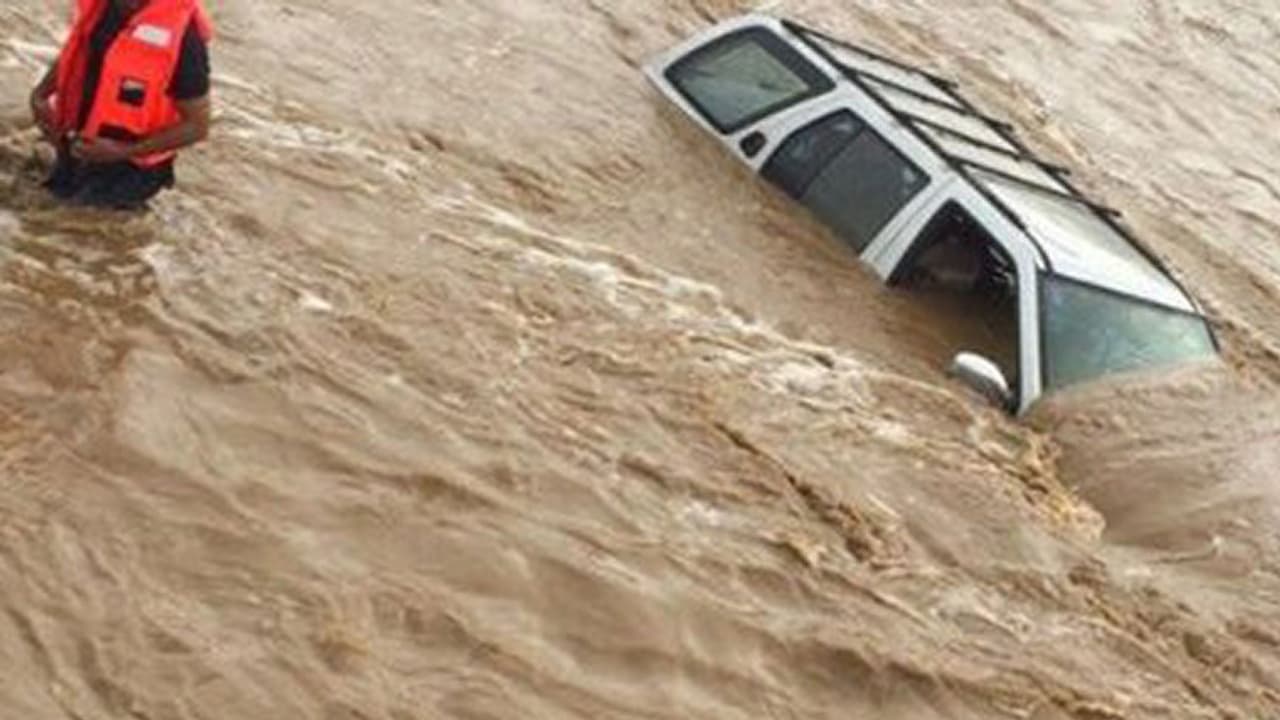 റോഡ്​ മുറിച്ചു കടക്കുമ്പോള്‍ ഒഴുകി വന്ന വാഹനങ്ങൾക്കിടയിൽ ​പെട്ട്​ മൂന്നു മരണം