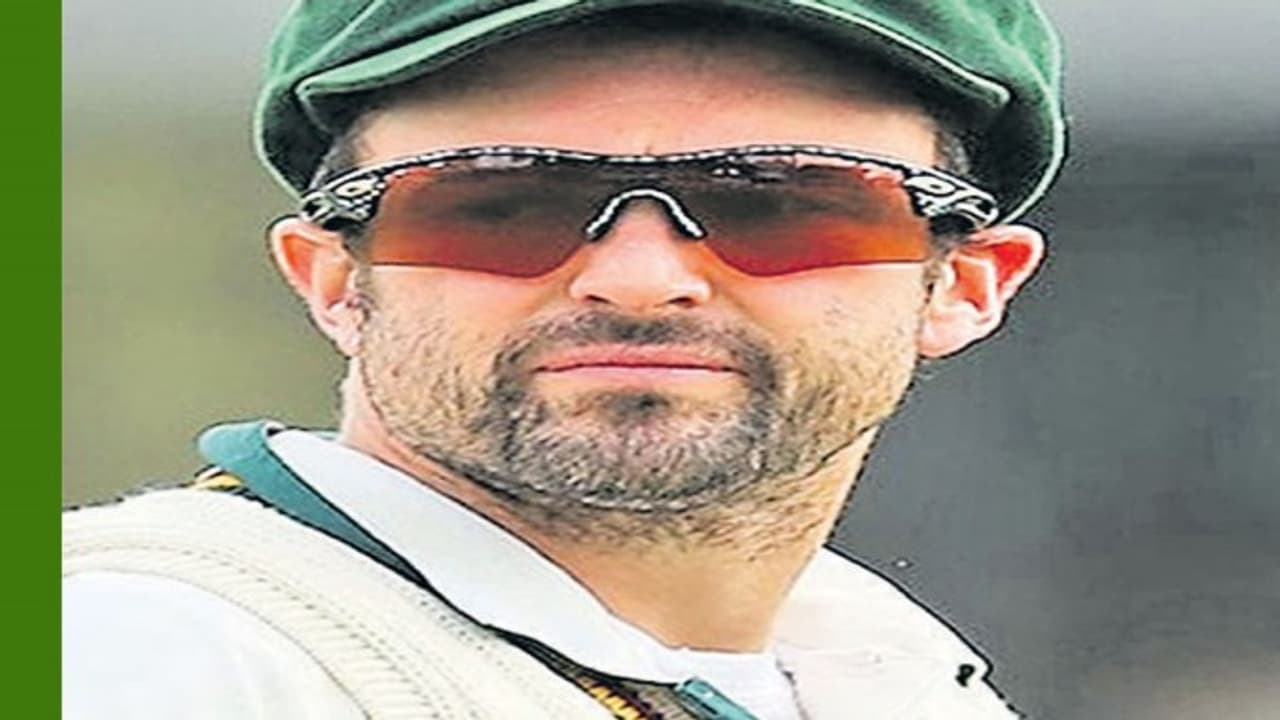 கோலியை ஸ்டம்பை பிடுங்கி குத்தி சாய்த்திருப்பேன் – கொலை வெறியில் எட் கோவன் கோலியை ஸ்டம்பை பிடுங்கி குத்தி சாய்த்திருப்பேன் – கொலை வெறியில் எட் கோவன்