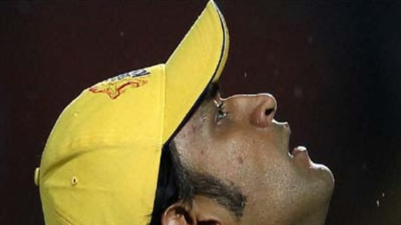 சென்னை அணிக்கு சோதனை மேல் சோதனை!! சமாளிப்பாரா தோனி..?