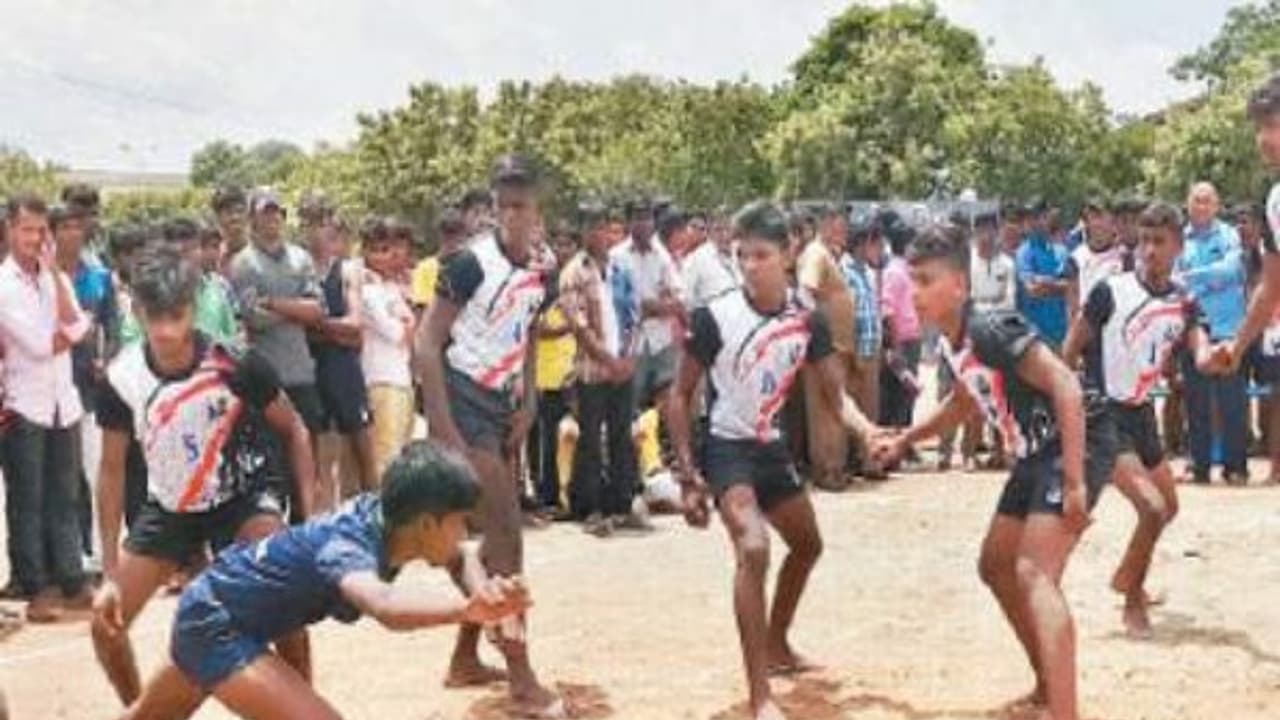 “நாக் ஔட்” முறையில் பொறியியல் கல்லூரிகளுக்கு இடையிலான கபடி போட்டி தொடக்கம்…. “நாக் ஔட்” முறையில் பொறியியல் கல்லூரிகளுக்கு இடையிலான கபடி போட்டி தொடக்கம்….