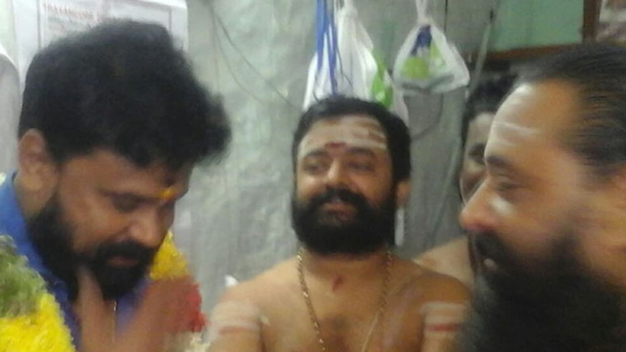 Actor Dileep offers prayers at Sabarimala temple [Video]