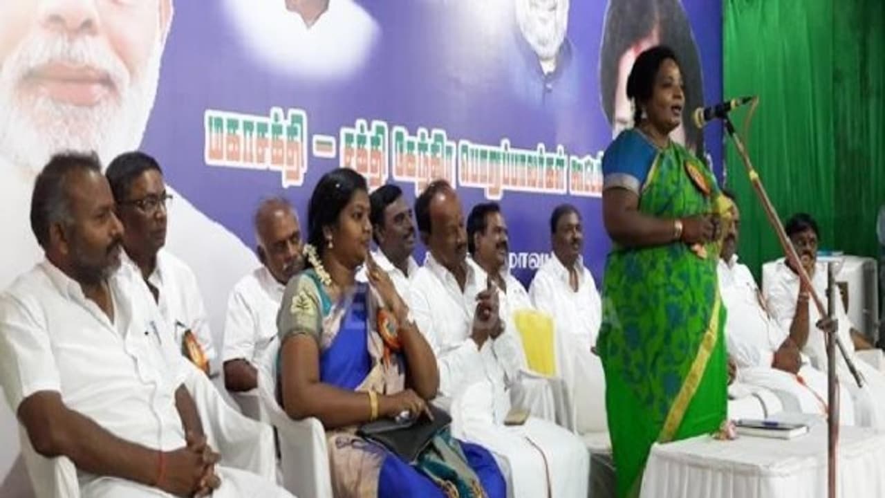 பா.ஜ.க.வில் அஜீத் ரசிகர்களைக் கோர்த்துவிட்ட அந்த கருப்பு ஆடு இவர்தான்... பா.ஜ.க.வில் அஜீத் ரசிகர்களைக் கோர்த்துவிட்ட அந்த கருப்பு ஆடு இவர்தான்...