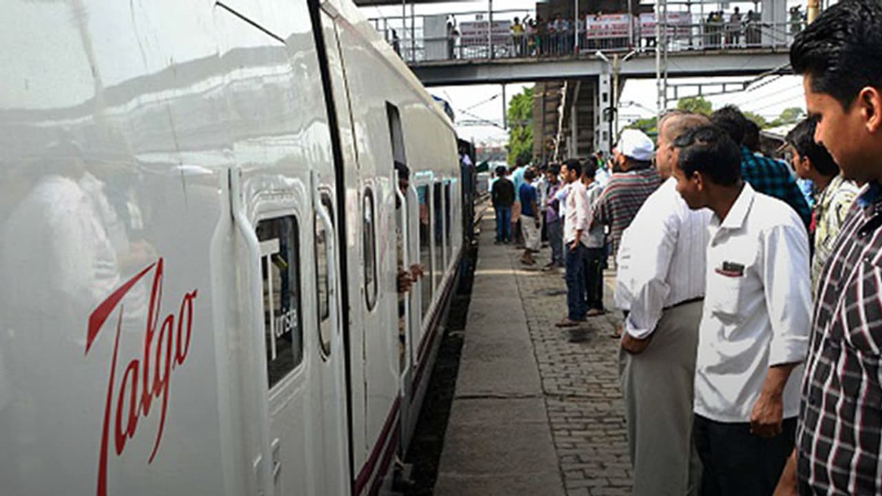 ರೈಲುಗಳಲ್ಲಿ ಬರಲಿದೆ ವ್ಯಾಕ್ಯೂಮ್ ಬಯೋ ಟಾಯ್ಲೆಟ್..! ರೈಲುಗಳಲ್ಲಿ ಬರಲಿದೆ ವ್ಯಾಕ್ಯೂಮ್ ಬಯೋ ಟಾಯ್ಲೆಟ್..!