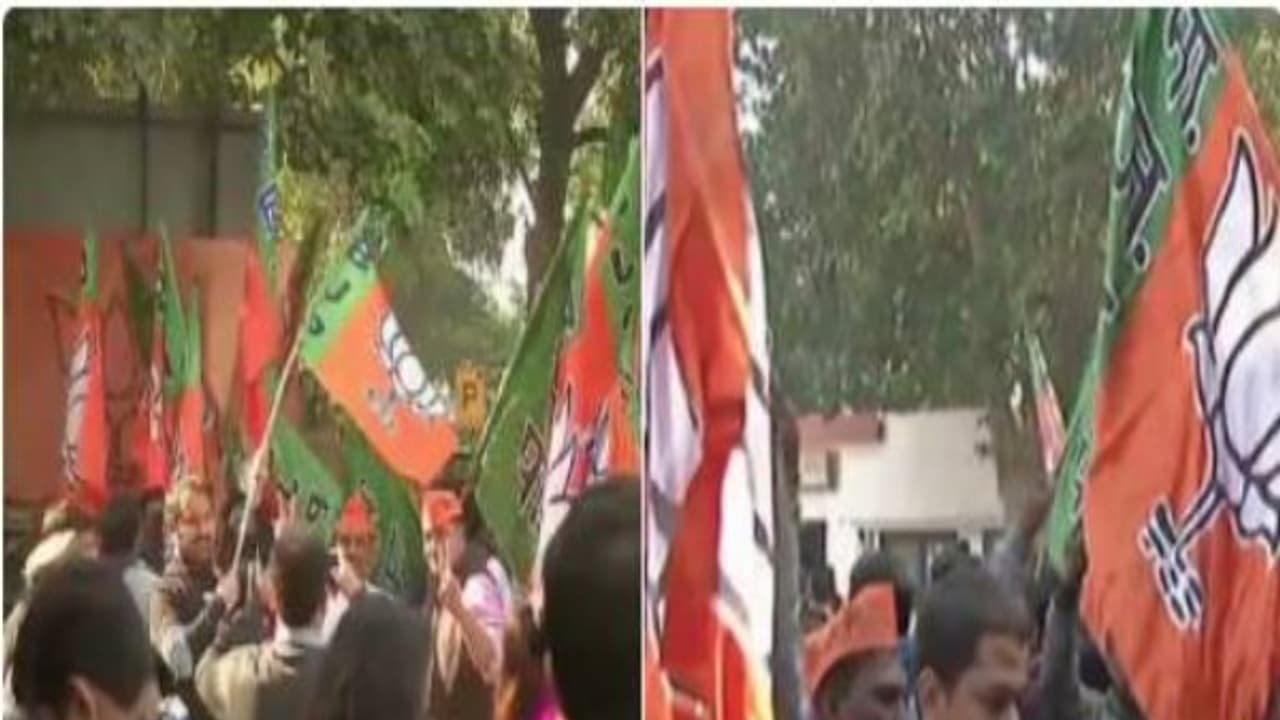 குஜராத் வெற்றியை குதூகலமாய்க் கொண்டாடும் பாஜக.,வினர்... தில்லியில் களைகட்டிய உற்சாகம்! குஜராத் வெற்றியை குதூகலமாய்க் கொண்டாடும் பாஜக.,வினர்... தில்லியில் களைகட்டிய உற்சாகம்!