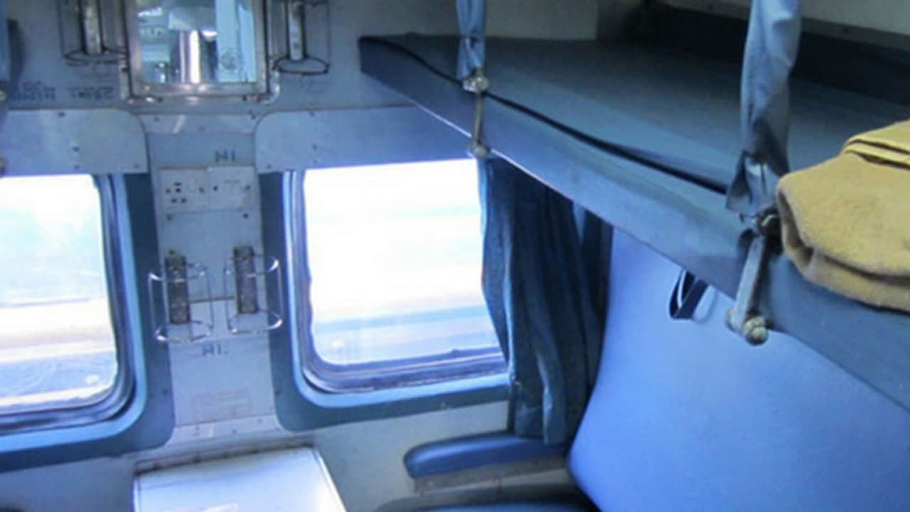 इंडियन ट्रेन में चाहिए लोअर बर्थ? इन नियमों का पालन करें तभी मिलेगी मनपसंद सीट इंडियन ट्रेन में चाहिए लोअर बर्थ? इन नियमों का पालन करें तभी मिलेगी मनपसंद सीट