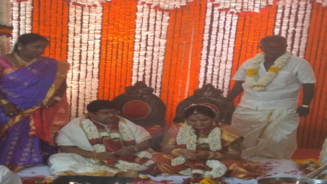 காணொளி: சசிகலா புஷ்பா ராமசாமி டும் டும் டும் வீடியோ.....! காணத்தவறாதீர்கள்....! காணொளி: சசிகலா புஷ்பா ராமசாமி டும் டும் டும் வீடியோ.....! காணத்தவறாதீர்கள்....!