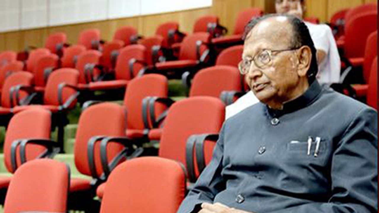 ಸನದಿ ಎಂಬ ಪ್ರಮಾಣಿಕ ದುರದೃಷ್ಟವಂತ ರಾಜಕಾರಣಿ : ಪ್ರಶಂಸೆ ಸಿಕ್ಕರೂ ಸ್ಥಾನಮಾನ ಸಿಗುತ್ತಿಲ್ಲ ಸನದಿ ಎಂಬ ಪ್ರಮಾಣಿಕ ದುರದೃಷ್ಟವಂತ ರಾಜಕಾರಣಿ : ಪ್ರಶಂಸೆ ಸಿಕ್ಕರೂ ಸ್ಥಾನಮಾನ ಸಿಗುತ್ತಿಲ್ಲ