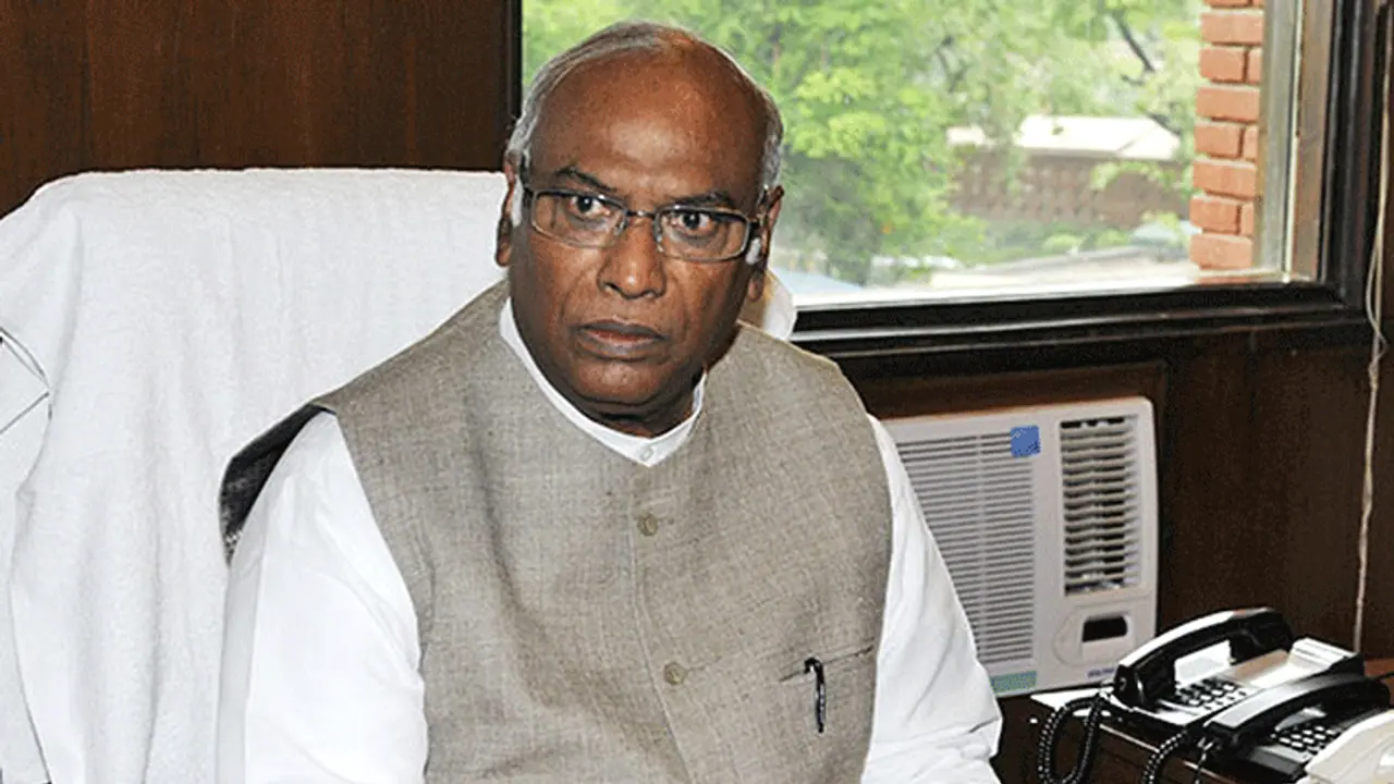 'Lowest in 40 years': Congress slams Modi govt over EPF rate cut 'Lowest in 40 years': Congress slams Modi govt over EPF rate cut