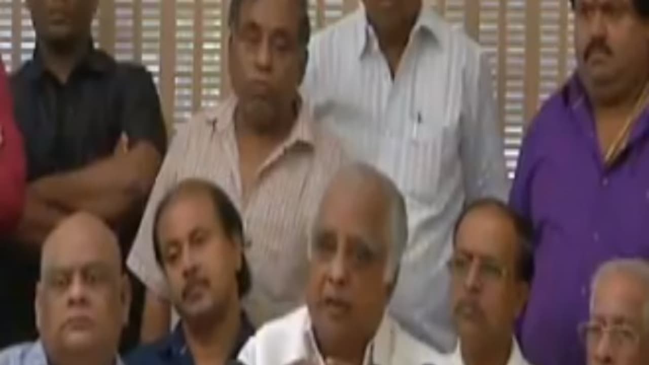 யாரும் யாருக்கும் முதலாளி கிடையாது! விஷாலுக்கு பஞ்ச் வைத்த அபிராமி ராமநாதன்! யாரும் யாருக்கும் முதலாளி கிடையாது! விஷாலுக்கு பஞ்ச் வைத்த அபிராமி ராமநாதன்!