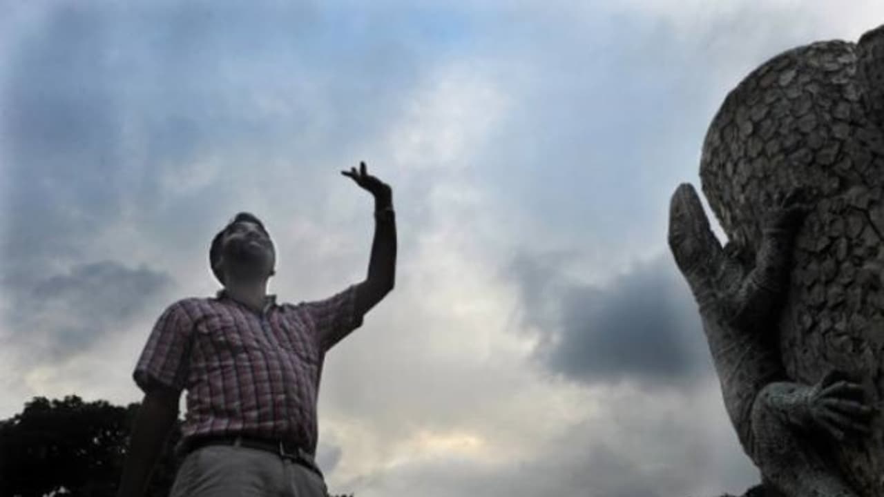 சென்னை மக்களே இன்று மாலை வெளுத்து வாங்கப் போகுது மழை… நாளைக்கும் பெய்யும் !! உறுதியா சொல்கிறார் வெதர்மேன் !! சென்னை மக்களே இன்று மாலை வெளுத்து வாங்கப் போகுது மழை… நாளைக்கும் பெய்யும் !! உறுதியா சொல்கிறார் வெதர்மேன் !!