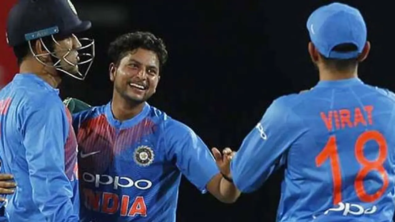 ಬೌಲಿಂಗ್ ಹೇಳಿಕೊಟ್ಟು ವಿಕೆಟ್ ಎಗರಿಸಿದ ಧೋನಿ: ವಿಡಿಯೋ ವೈರಲ್..! ಬೌಲಿಂಗ್ ಹೇಳಿಕೊಟ್ಟು ವಿಕೆಟ್ ಎಗರಿಸಿದ ಧೋನಿ: ವಿಡಿಯೋ ವೈರಲ್..!