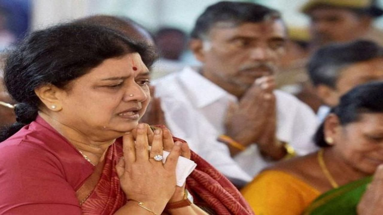 முடிந்தது சசிகலா கதை..!!! குற்றவாளி என அதிரடி தீர்ப்பு முடிந்தது சசிகலா கதை..!!! குற்றவாளி என அதிரடி தீர்ப்பு