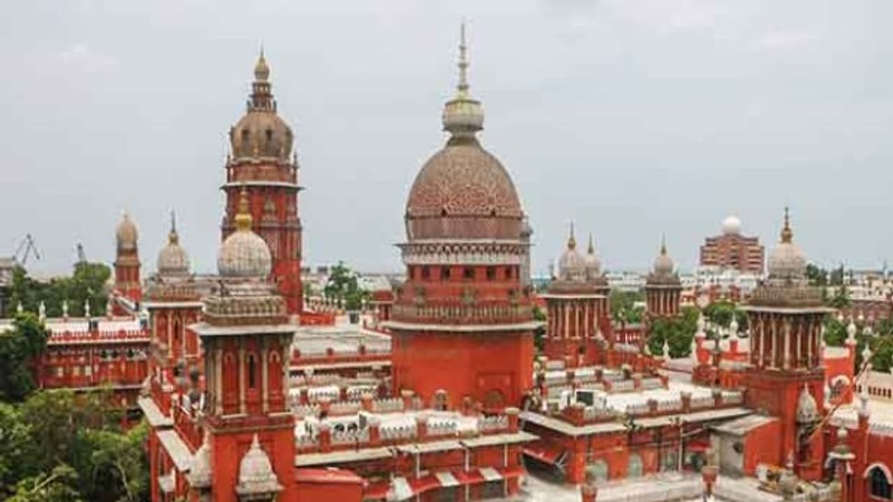 8 வழிச்சாலைப் பத்தி நல்லா தெரிஞ்சுக்காம போராடுவதா ? அதனால் எவ்வளவு பலன் இருக்கு தெரியுமா? நீதிபதி அதிரடி!! 8 வழிச்சாலைப் பத்தி நல்லா தெரிஞ்சுக்காம போராடுவதா ? அதனால் எவ்வளவு பலன் இருக்கு தெரியுமா? நீதிபதி அதிரடி!!