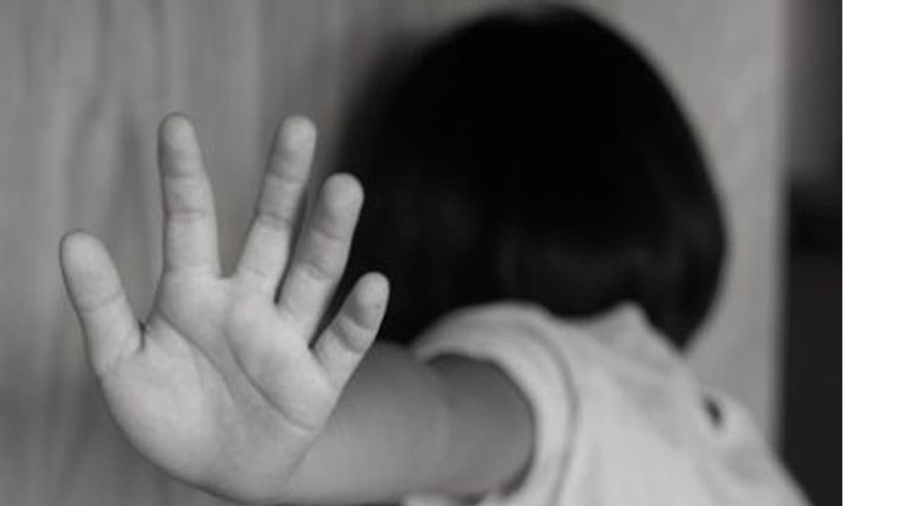 హాస్టల్ లో కీచక అటెండర్ హాస్టల్ లో కీచక అటెండర్