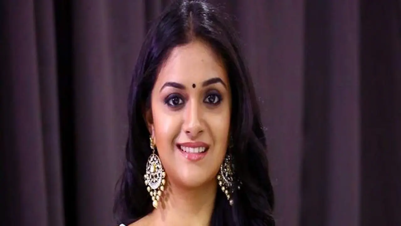 பிரபல பத்திரிக்கைக்கு முதல் முறையாக ஹாட் போஸ் கொடுத்த கீர்த்தி சுரேஷ்...! பிரபல பத்திரிக்கைக்கு முதல் முறையாக ஹாட் போஸ் கொடுத்த கீர்த்தி சுரேஷ்...!