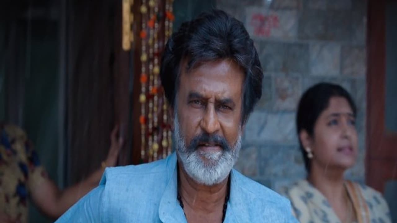 காலா படத்தில் போராட்டவாதியாக நடித்திருக்கிறாரே... இது இரட்டை வேடமில்லையா? காலா படத்தில் போராட்டவாதியாக நடித்திருக்கிறாரே... இது இரட்டை வேடமில்லையா?