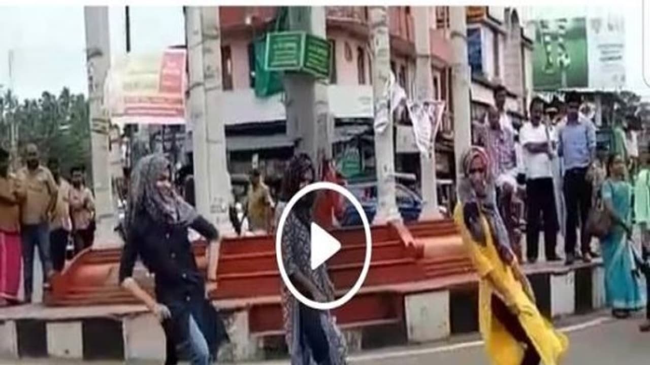 ஜிமிக்கி கம்மல் நடனமாடிய மூன்று இஸ்லாமியப் பெண்களை சமூக வலைதளங்களில் மோசமாக விமர்சித்தவர்கள் மீது நடவடிக்கை ஜிமிக்கி கம்மல் நடனமாடிய மூன்று இஸ்லாமியப் பெண்களை சமூக வலைதளங்களில் மோசமாக விமர்சித்தவர்கள் மீது நடவடிக்கை