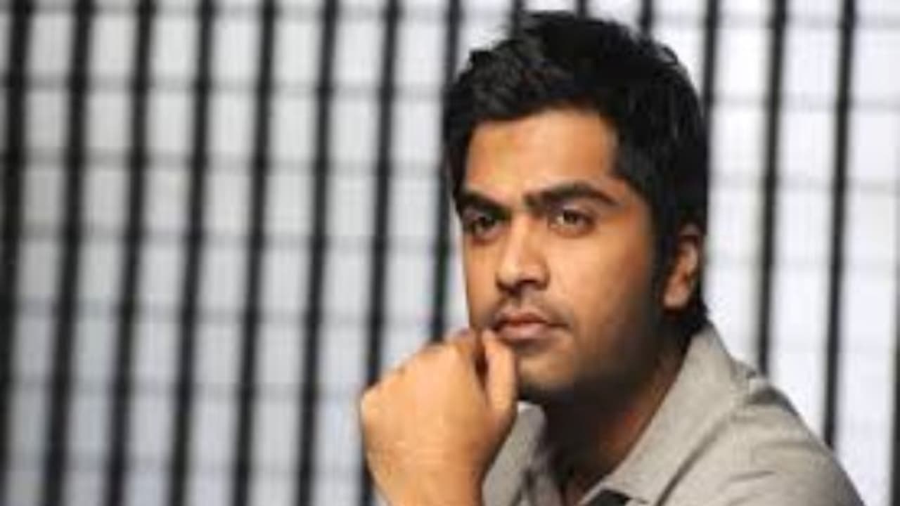 சட்டென சரண்டர் ஆன சிம்பு !! டிமானிட்டைசேசன் பாடல் வரிகள் என்னவென்றே தெரியாதாம் !!!