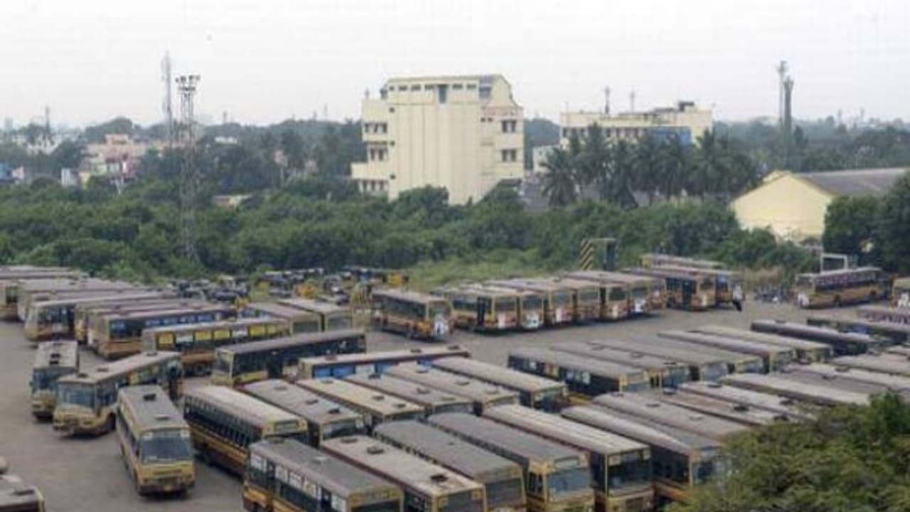 இன்றும் தொடரும் பஸ் ஸ்ட்ரைக் !! பொது மக்கள் அவதி… இன்றும் தொடரும் பஸ் ஸ்ட்ரைக் !! பொது மக்கள் அவதி…