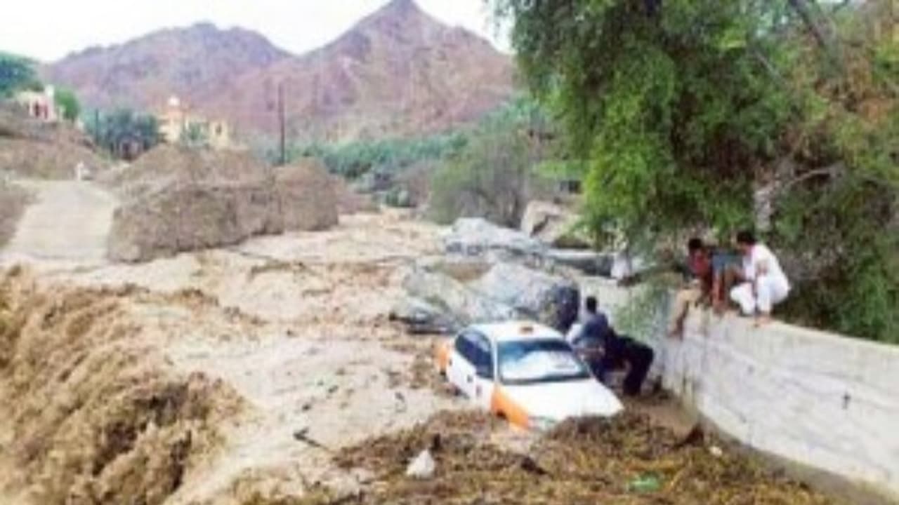 கிளவுட் பர்ஸ்ட்…. 3 வருஷத்துல பெய்ய வேண்டிய மழை ஒரே நாளில் பெஞ்சா!! ஆமா பெஞ்சது எங்க தெரியுமா ? கிளவுட் பர்ஸ்ட்…. 3 வருஷத்துல பெய்ய வேண்டிய மழை ஒரே நாளில் பெஞ்சா!! ஆமா பெஞ்சது எங்க தெரியுமா ?