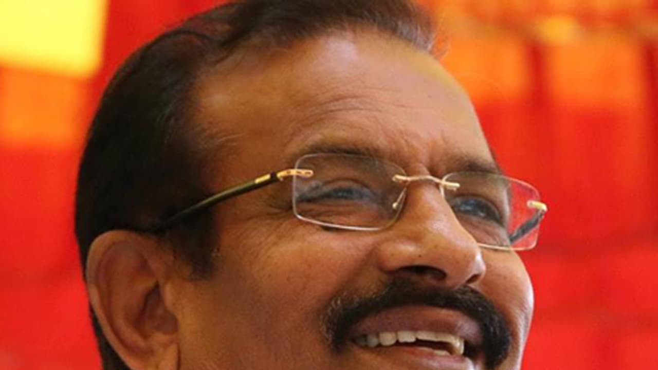 ಪಕ್ಷ ಮುಖಂಡನ ಮೇಲೆಯೇ ಕಾಂಗ್ರೆಸ್ ಶಾಸಕ ಷಡಕ್ಷರಿ ದರ್ಪ ಪಕ್ಷ ಮುಖಂಡನ ಮೇಲೆಯೇ ಕಾಂಗ್ರೆಸ್ ಶಾಸಕ ಷಡಕ್ಷರಿ ದರ್ಪ