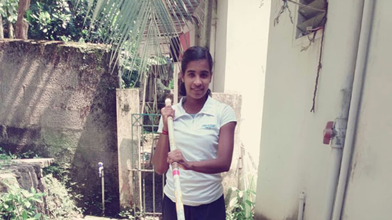 ദുരിതക്കയത്തില് നിന്ന് ശ്രീലക്ഷ്മി കുത്തിച്ചാടിയത് സ്വര്ണ്ണത്തിളക്കത്തിലേക്ക് ദുരിതക്കയത്തില് നിന്ന് ശ്രീലക്ഷ്മി കുത്തിച്ചാടിയത് സ്വര്ണ്ണത്തിളക്കത്തിലേക്ക്