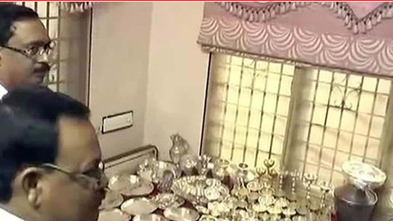 ಆಂಧ್ರದ ಸಾರಿಗೆ ಇಲಾಖೆ ನೌಕರನ ಆಸ್ತಿ ನೋಡಿ ಬೆಚ್ಚಿ ಬಿದ್ದ ಅಧಿಕಾರಿಗಳು