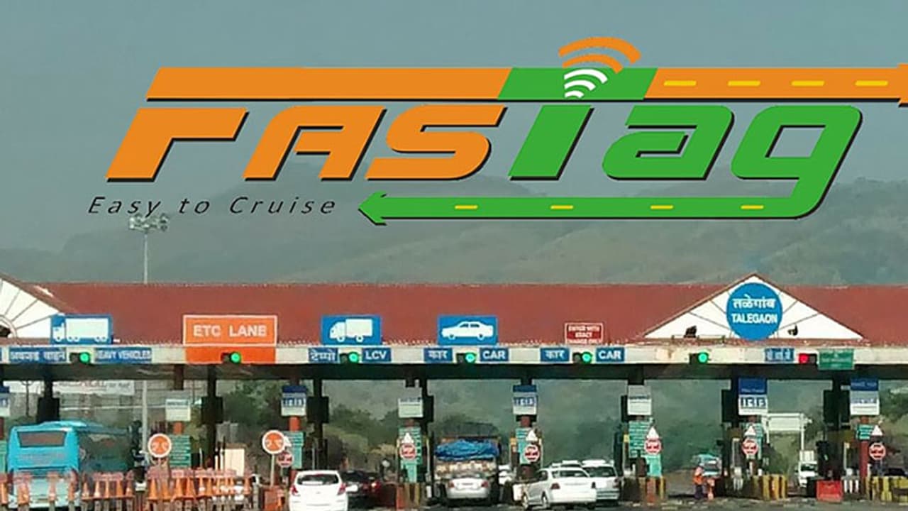 ഡിസംബര് 1 മുതല് മുഴുവന് നാലുചക്ര വാഹനങ്ങളിലും ഫാസ്ടാഗ് നിര്ബന്ധം ഡിസംബര് 1 മുതല് മുഴുവന് നാലുചക്ര വാഹനങ്ങളിലും ഫാസ്ടാഗ് നിര്ബന്ധം