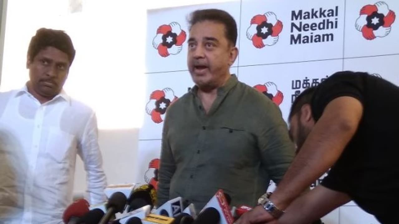 உஷார்...! இதற்காகத்தான் பெரியார் பிரச்சனையை பாஜக கிளப்பியுள்ளது...! கமல் திட்டவட்டம்...! உஷார்...! இதற்காகத்தான் பெரியார் பிரச்சனையை பாஜக கிளப்பியுள்ளது...! கமல் திட்டவட்டம்...!