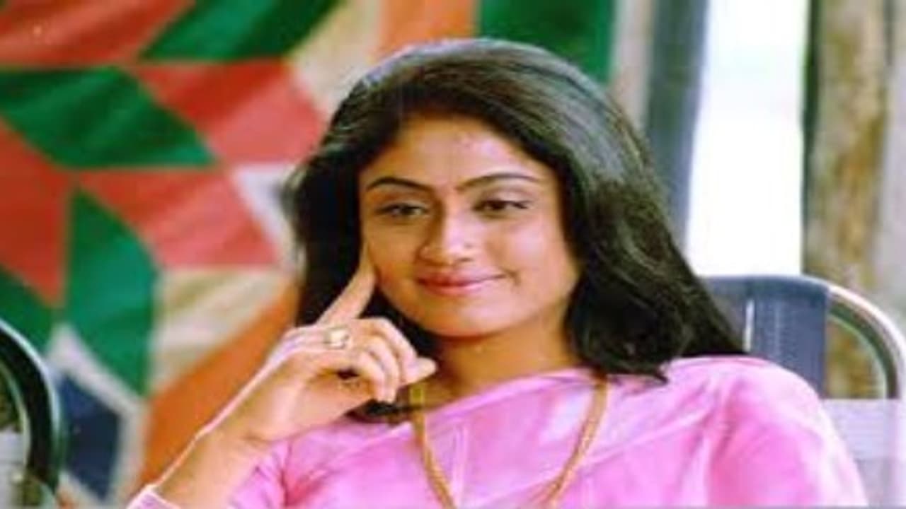 నాయిని మాటలను తిప్పి కొట్టిన విజయశాంతి