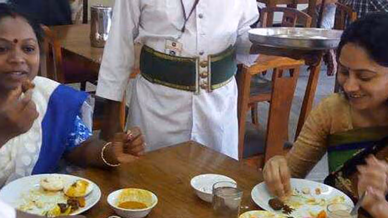 ವಿಧಾನಸಭೆಯಲ್ಲಿ ಬೀಫ್ ಪೇ ಚರ್ಚಾ: ಗೋಮಾಂಸ ಸೇವಿಸುತ್ತಾ ಚರ್ಚೆ ನಡೆಸಿದ ಶಾಸಕರು