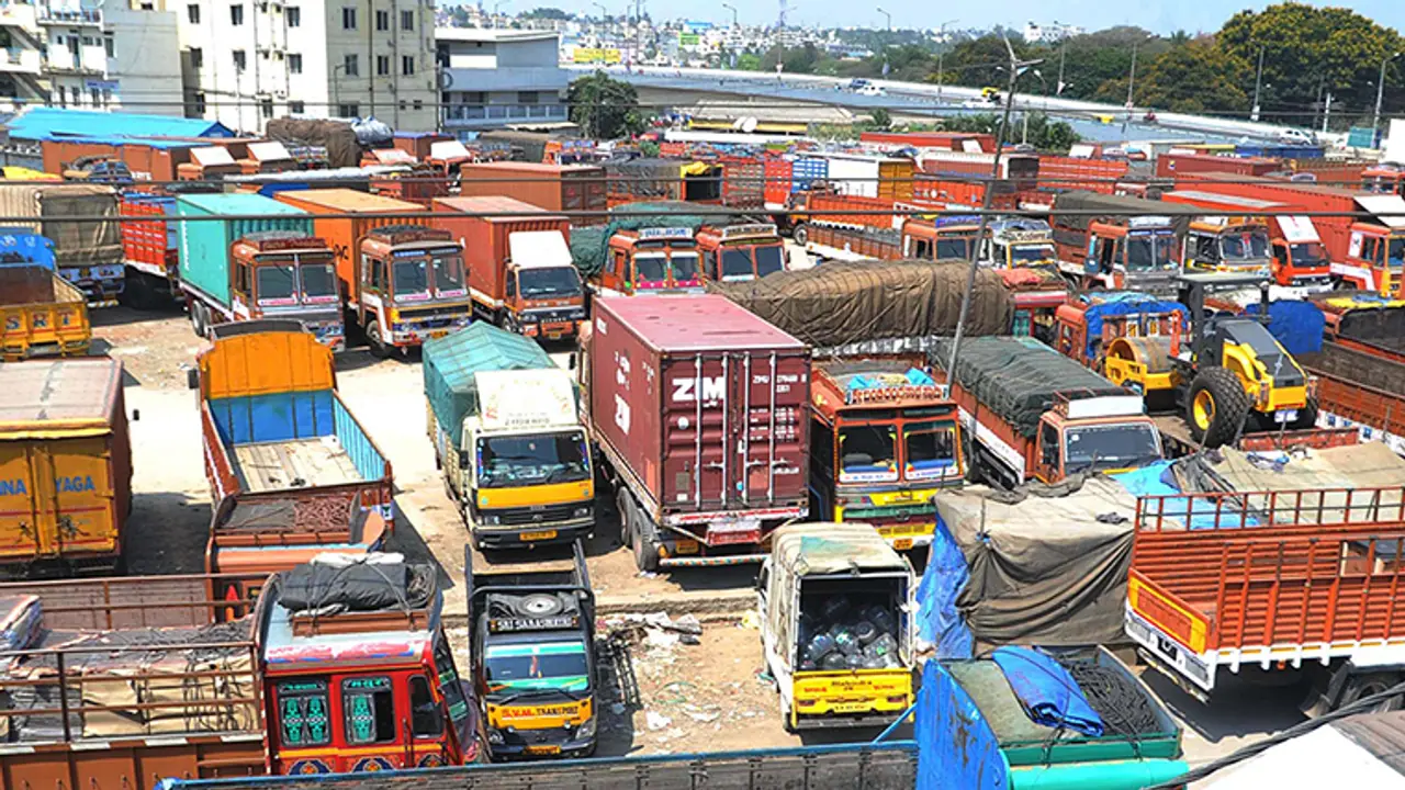 ತೈಲ ಬೆಲೆ ಇಳಿಕೆಗೆ ಆಗ್ರಹ: ಇಂದು ರಾಜ್ಯಾದ್ಯಂತ ಲಾರಿ ಮುಷ್ಕರ