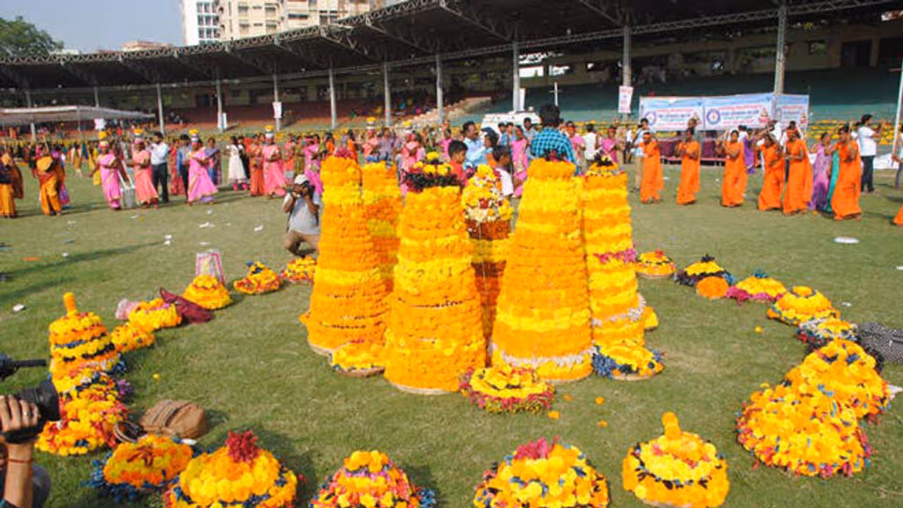 రవీంద్రభారతిలో బతుకమ్మ ఫిల్మోత్సవం 2019 రవీంద్రభారతిలో బతుకమ్మ ఫిల్మోత్సవం 2019
