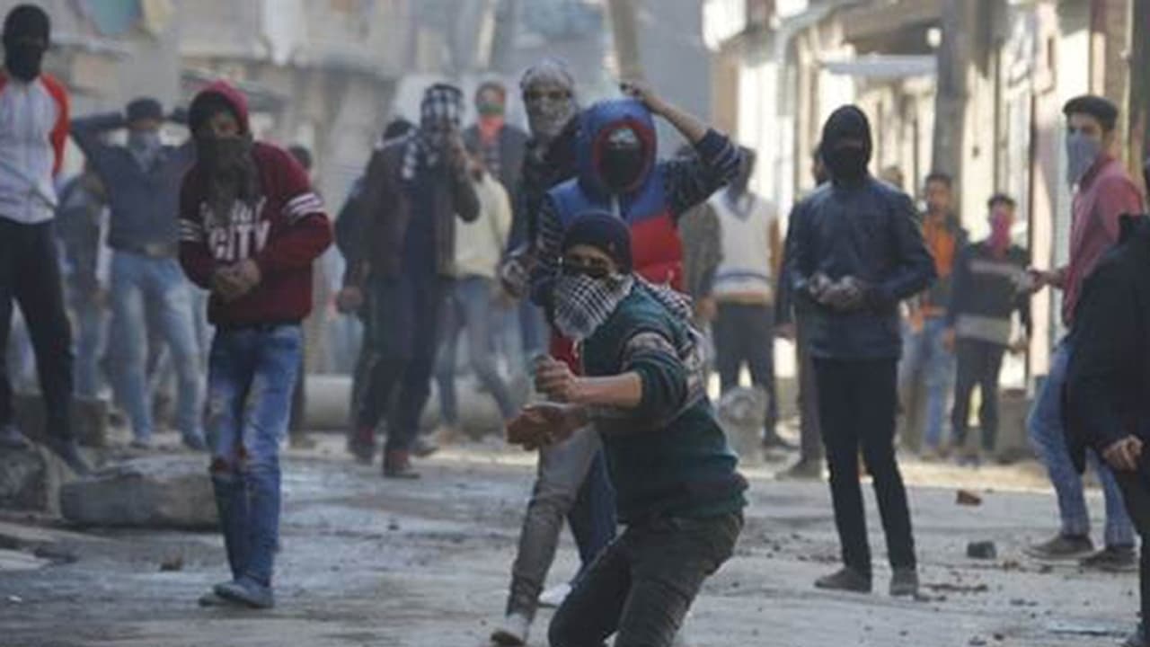 ಉಗ್ರರ ಕಟುಂಬದ ತಂಟೆಗೆ ಬಂದರೆ ಹುಷಾರ್: ಮಾಜಿ ಸಿಎಂ ಎಚ್ಚರಿಕೆ! ಉಗ್ರರ ಕಟುಂಬದ ತಂಟೆಗೆ ಬಂದರೆ ಹುಷಾರ್: ಮಾಜಿ ಸಿಎಂ ಎಚ್ಚರಿಕೆ!