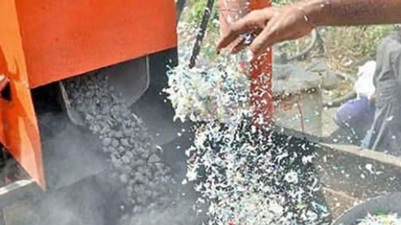 Local bodies reaps in money from roads using plastic waste