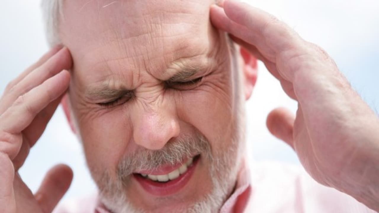 அடடே! நாம் சாப்பிட்டுவிட்டு தூக்கி எறியும் வாழைப்பழ தோல் தலைவலிக்கு மருந்தா? 