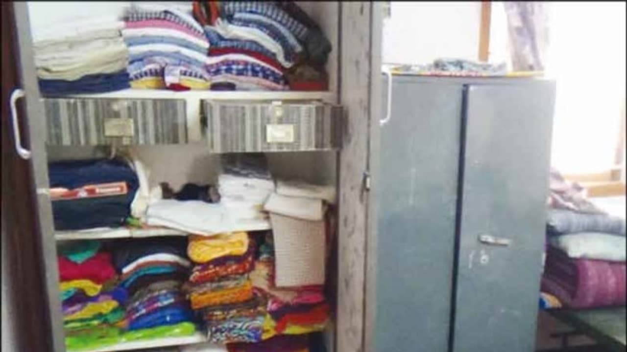 ரியல் எஸ்டேட் அதிபர் வீட்டில் கொள்ளை; 40 சவரன் நகையும், 30 ஆயிரமும் அபேஸ்... ரியல் எஸ்டேட் அதிபர் வீட்டில் கொள்ளை; 40 சவரன் நகையும், 30 ஆயிரமும் அபேஸ்...