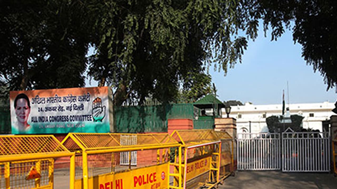 ఏపీసీసీ చీఫ్గా గిడుగు రుద్రరాజు.. తులసిరెడ్డి, హర్షకుమార్, పల్లంరాజులకు కీలక పదవులు ఏపీసీసీ చీఫ్గా గిడుగు రుద్రరాజు.. తులసిరెడ్డి, హర్షకుమార్, పల్లంరాజులకు కీలక పదవులు