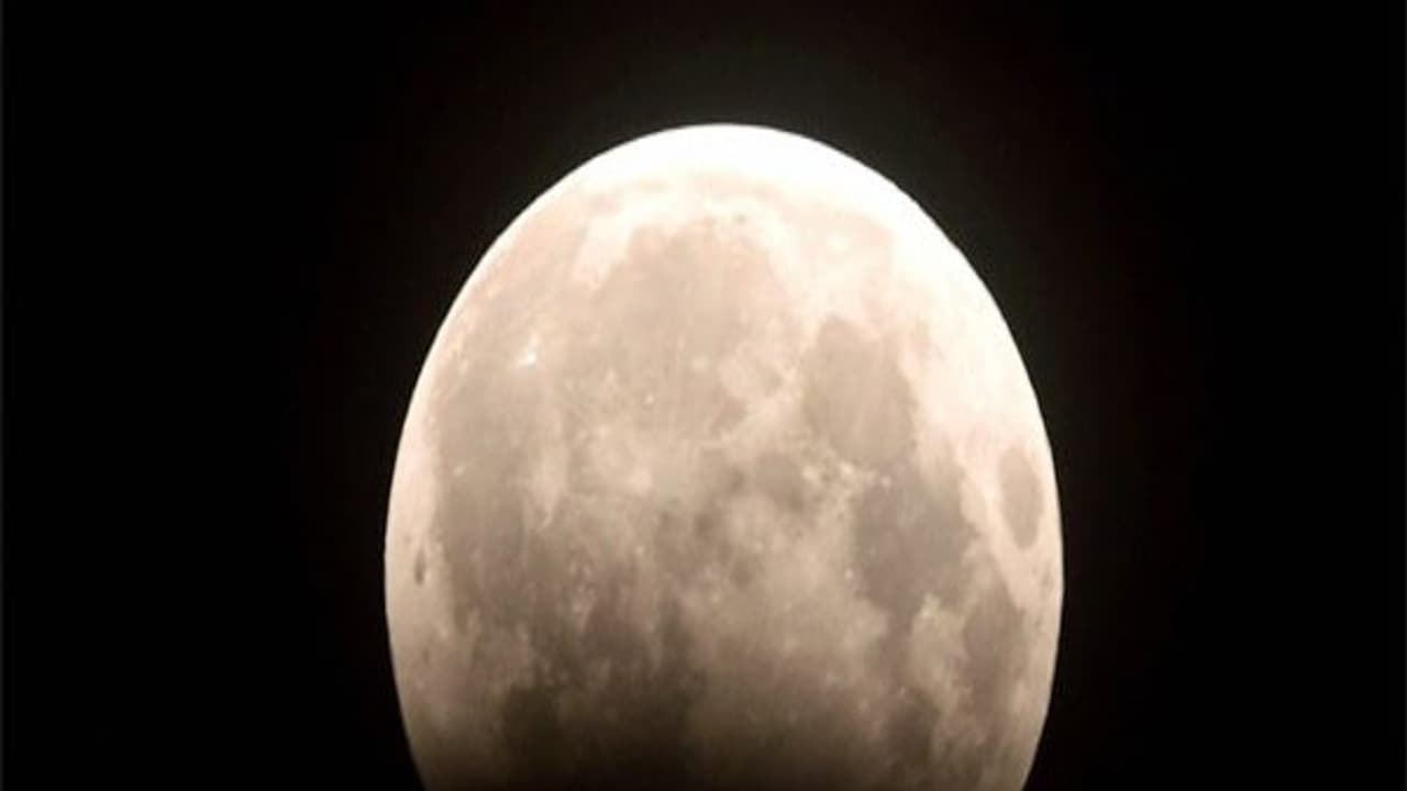 "எங்கேப்பா சந்திர கிரகணம்?" ஏமாந்து போன சென்னை மக்கள்!! "எங்கேப்பா சந்திர கிரகணம்?" ஏமாந்து போன சென்னை மக்கள்!!