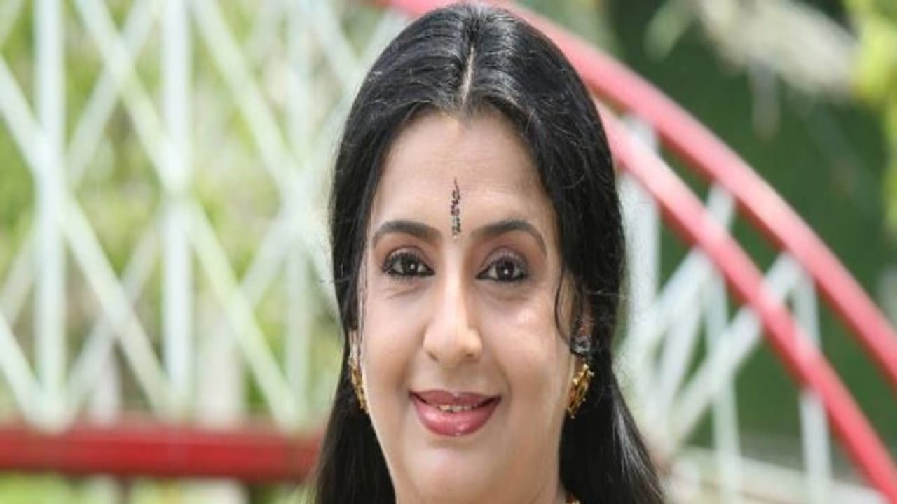 நடிகை அம்பிகாவின் கனவை நிறைவேற்றிய டிராபிக் ராமசாமி! நடிகை அம்பிகாவின் கனவை நிறைவேற்றிய டிராபிக் ராமசாமி!