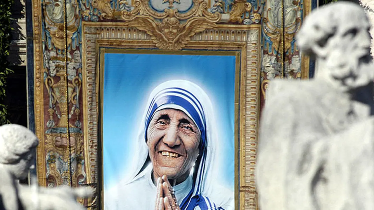 Mother Teresa sainthood: Faithful flock to Vatican Mother Teresa sainthood: Faithful flock to Vatican
