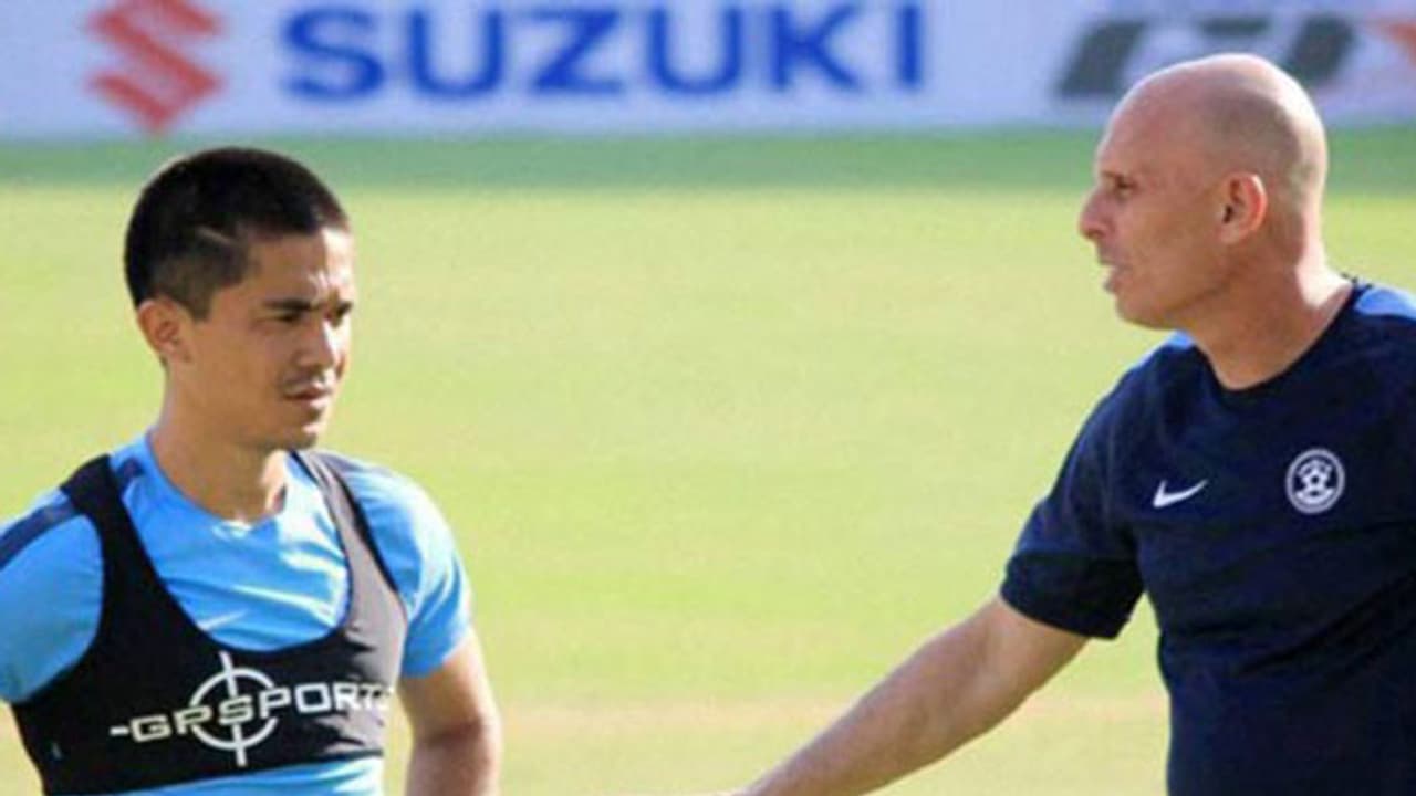 കോണ്സ്റ്റന്റൈന് പുതിയ തന്ത്രങ്ങളില്ലെന്ന് ഛേത്രി; ഇന്ത്യന് ഫുട്ബോള് ക്യാംപില് പോര് കോണ്സ്റ്റന്റൈന് പുതിയ തന്ത്രങ്ങളില്ലെന്ന് ഛേത്രി; ഇന്ത്യന് ഫുട്ബോള് ക്യാംപില് പോര്