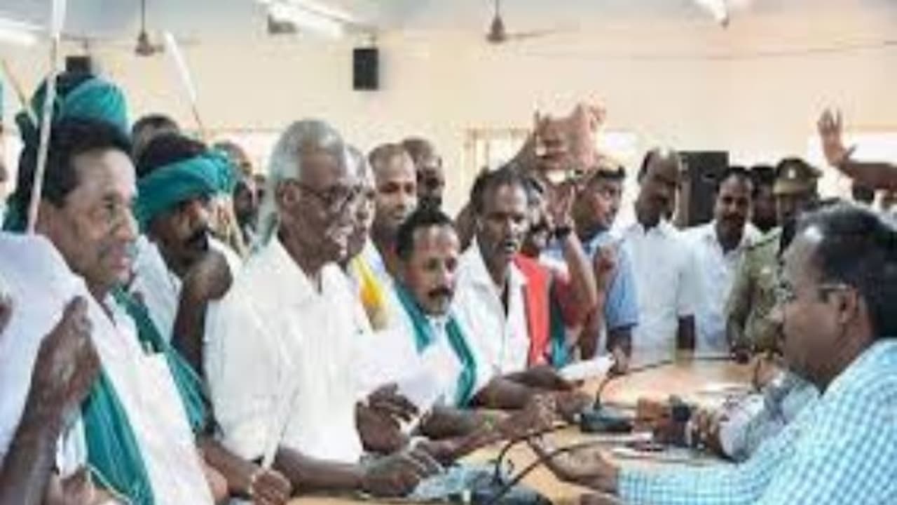 மேலாண்மை வாரியம் அமைக்காமல் ஊருக்குள் வர முடியாது !! எம்.பி.க்களுக்கு எச்சரிக்கை விடுத்த விவசாயிகள்!! மேலாண்மை வாரியம் அமைக்காமல் ஊருக்குள் வர முடியாது !! எம்.பி.க்களுக்கு எச்சரிக்கை விடுத்த விவசாயிகள்!!