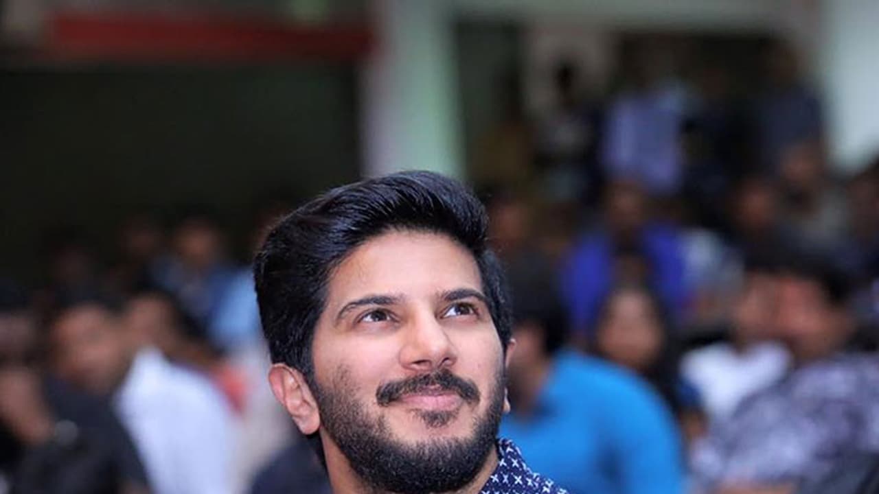 ആ സസ്പെന്സ് ദുല്ഖര് പൊളിച്ചു; 'പറവ'യെക്കുറിച്ച് താരത്തിന്റെ വെളിപ്പെടുത്തല് ആ സസ്പെന്സ് ദുല്ഖര് പൊളിച്ചു; 'പറവ'യെക്കുറിച്ച് താരത്തിന്റെ വെളിപ്പെടുത്തല്